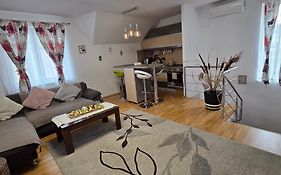Smiley Apartment